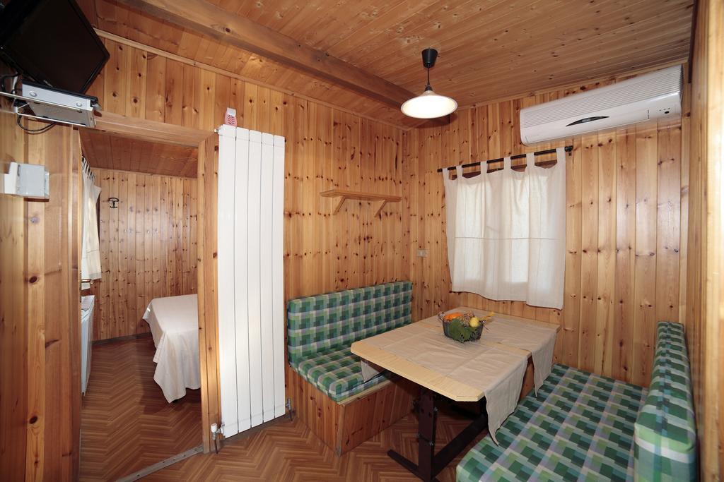 Il Frantoio Camping San Bartolomeo Al Mare Værelse billede